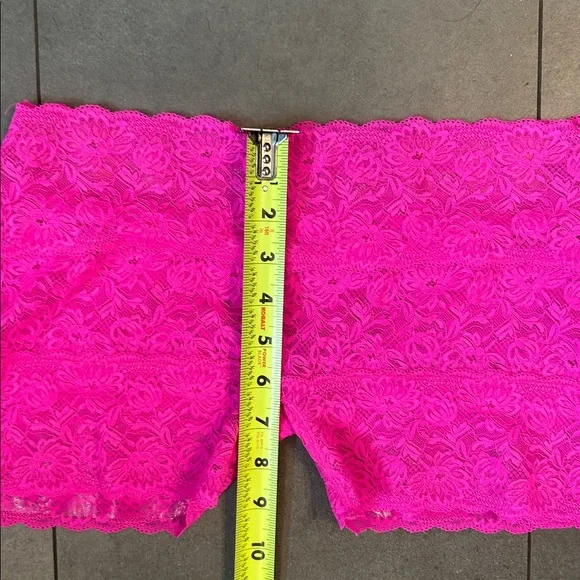 Poster Girl Ava Shorts in Harlot Pink - Picture 8 of 10